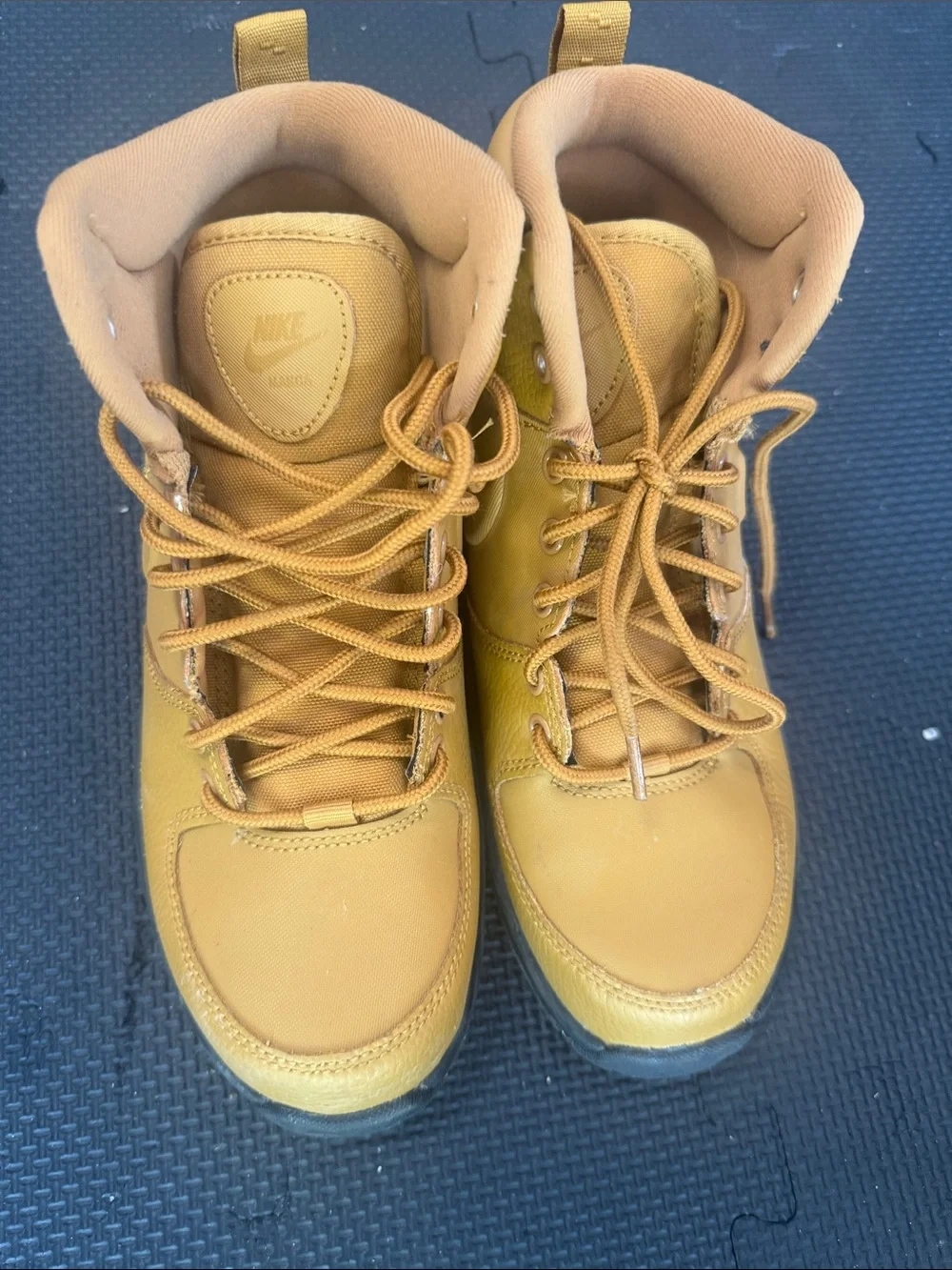 Nike Kids Manoa 17 Mid-Top Boots in Wheat/Tan with Black Sole
